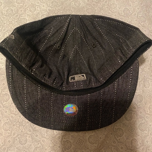 LA fitted cap - Picture 6 of 7